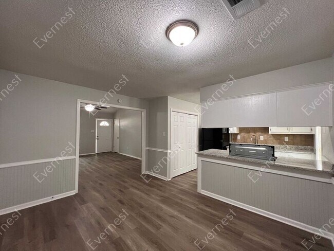Building Photo - 6445 Collinwood Rd