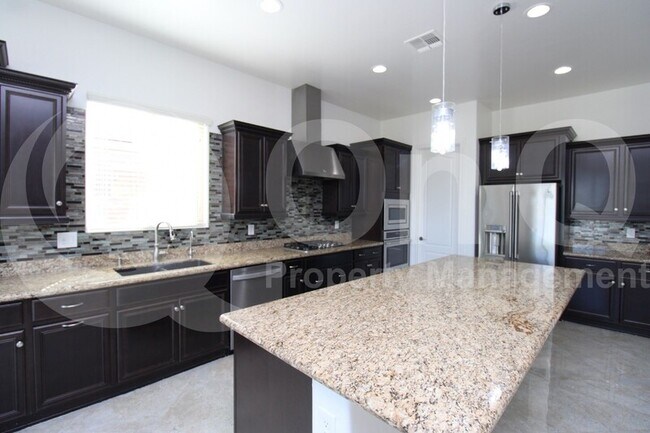 Foto del edificio - 27355 N Silverado Ranch Rd