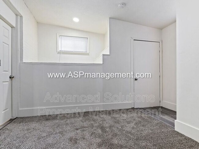 Building Photo - 567 S 800 E
