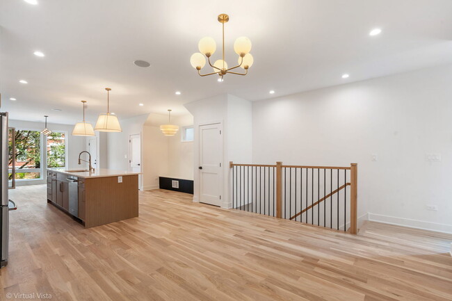 Building Photo - 2122 W 18th Pl