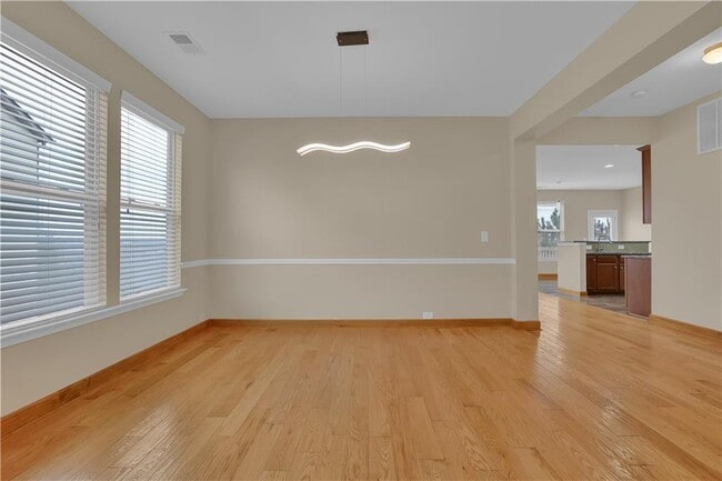 Building Photo - 1520 Eaglerock Dr