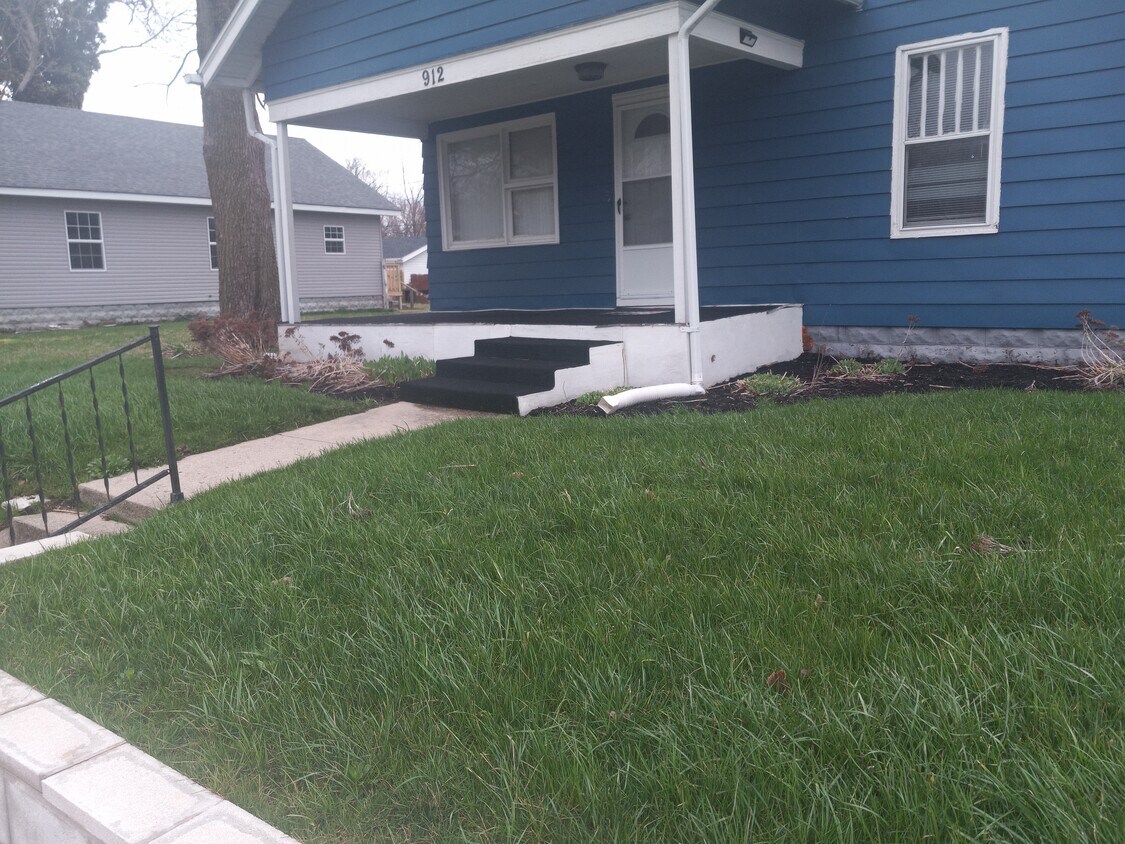 Foto principal - 912 S Blaine St