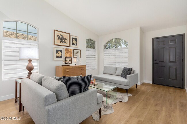 Foto del edificio - 7415 W Crest Ln