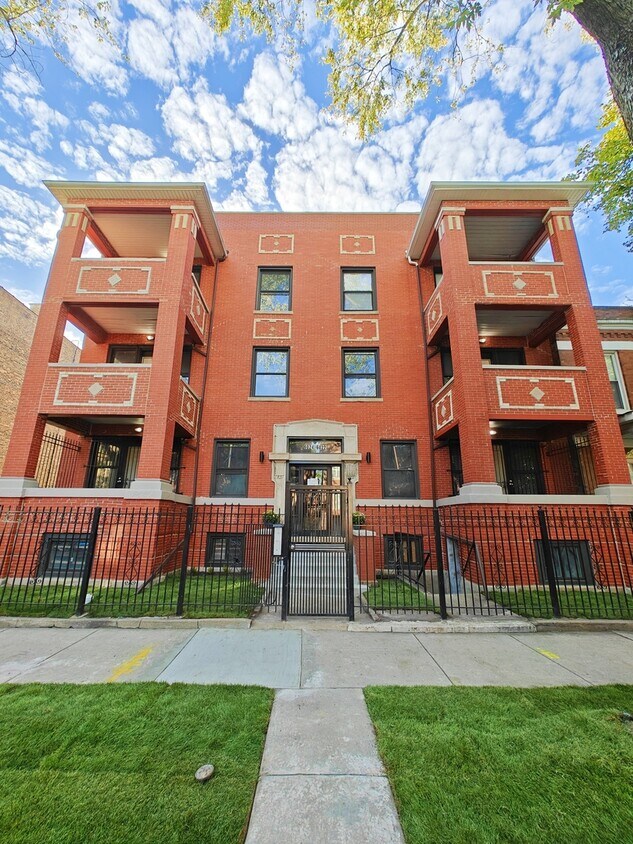 Primary Photo - 6022 S Eberhart Ave