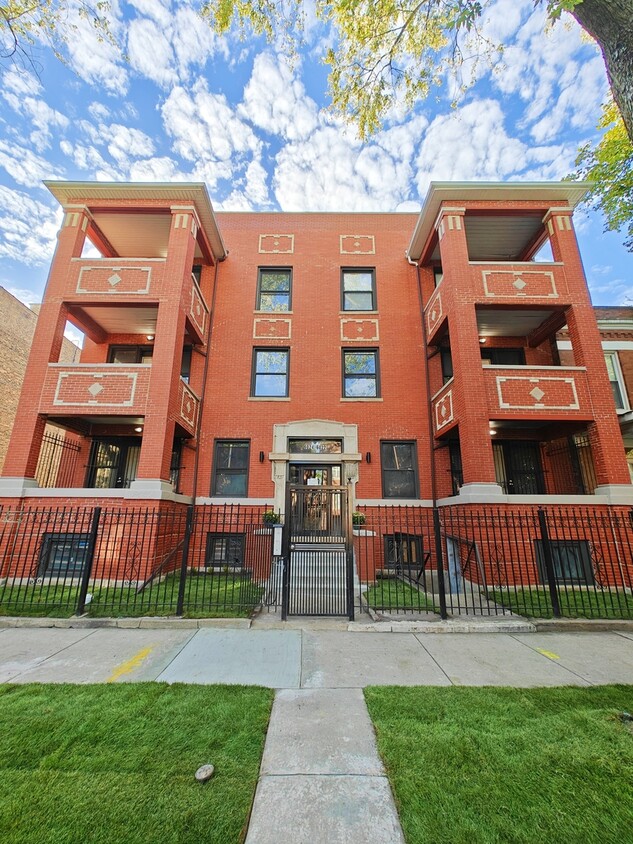 Primary Photo - 6024 S Eberhart Ave