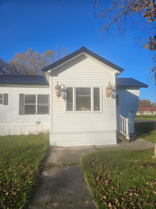 Foto principal - 83 Steele Rd