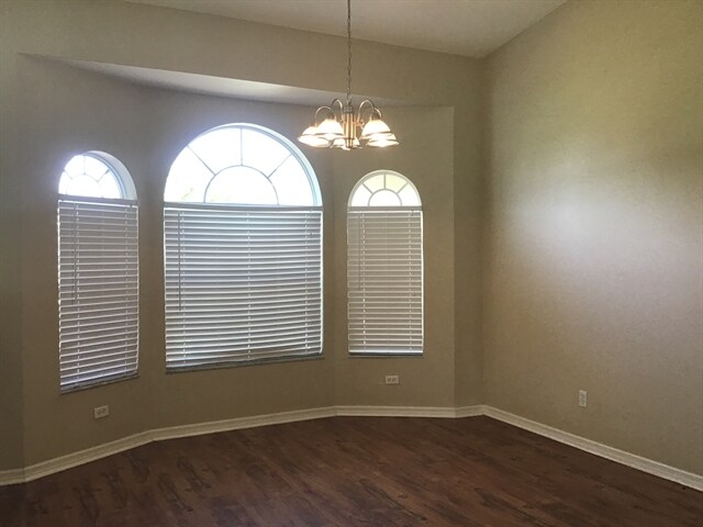 Building Photo - 5731 NW Zenith Dr
