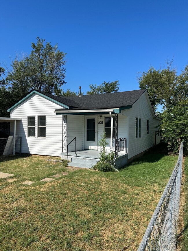 Building Photo - 2012 N Pottenger Ave