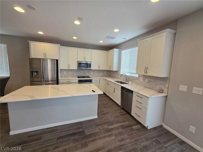 Foto del edificio - 9456 Brough Ave