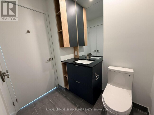 Photo du bâtiment - 1 Fairview Rd E