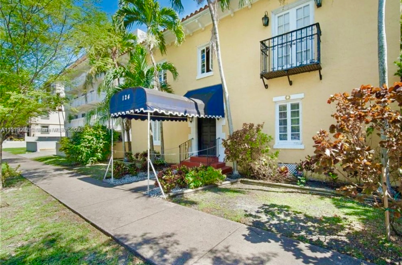 Primary Photo - 124 Mendoza Ave