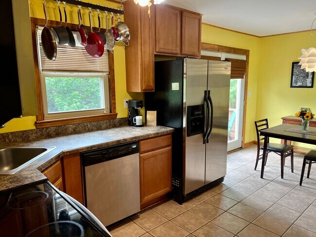 Building Photo - Charming 3 Bedroom Christiansburg Home