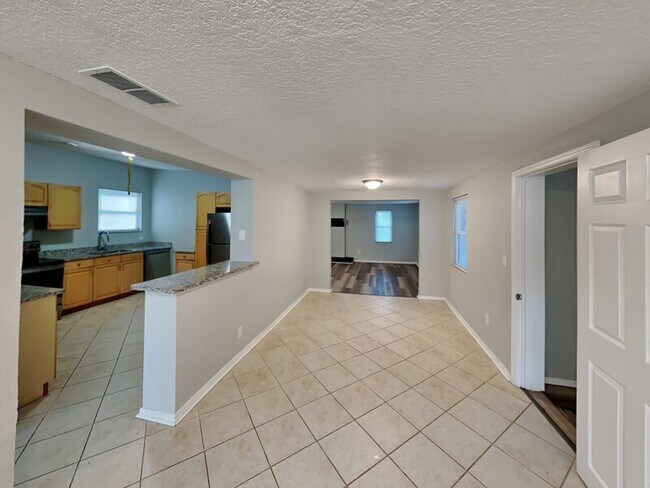 Foto del edificio - 10578 Rutgers Rd