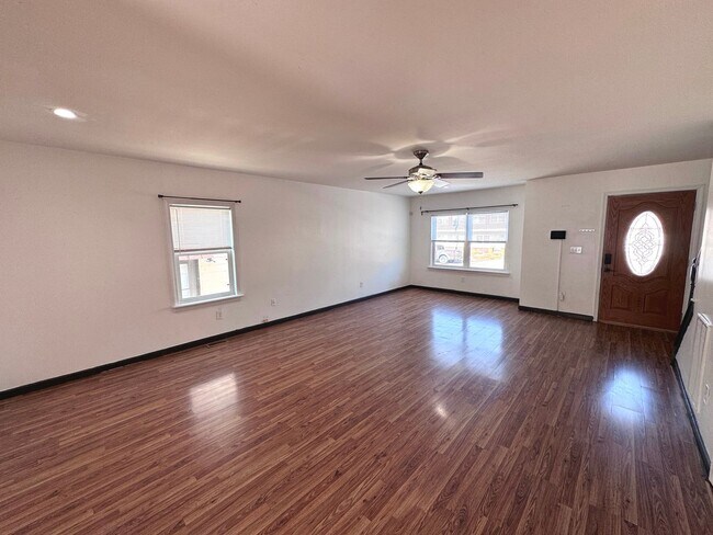 Building Photo - AVAILABLE NOW! 3/2.5 SINGLE FAMILY HOME