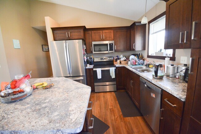 Foto del edificio - Beautiful and Spacious 4 Bedroom 3 Bath Available For Rent!