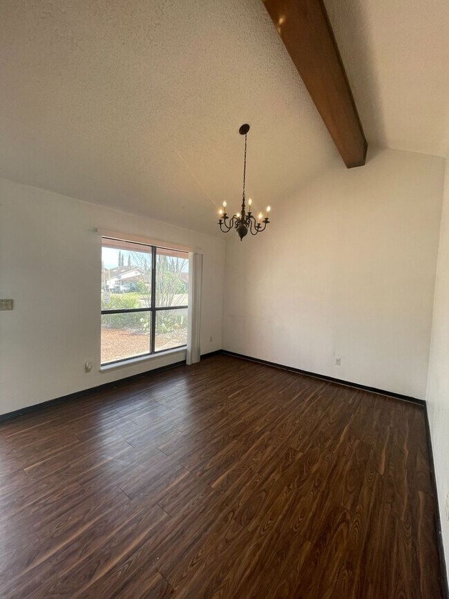 Foto del edificio - BEAUTIFUL EASTSIDE HOME
