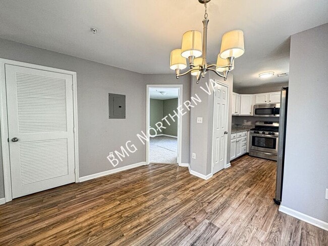 Building Photo - 635 Constellation Square SE