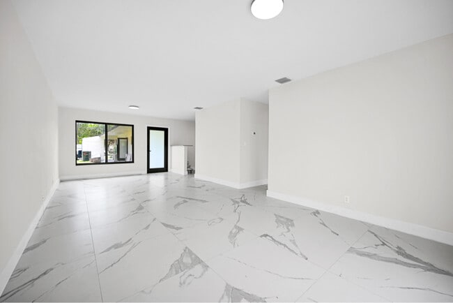 Photo - 100 SW 7th St Apartment