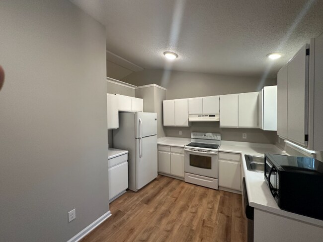 Foto del edificio - 161 Mill Creek Dr