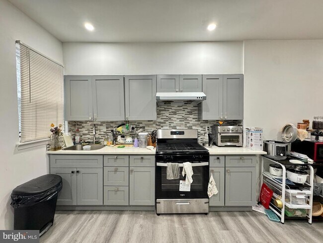 Foto del edificio - 323 N Preston St