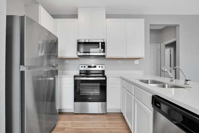 Building Photo - Charming 2 Bed 2 Bath Home in Highly Sought After Alamo Ranch Area!