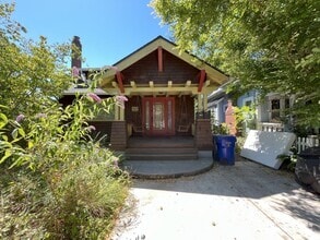 Building Photo - 3218 SE Tibbetts St