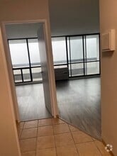 Building Photo - 500 Duplex Av