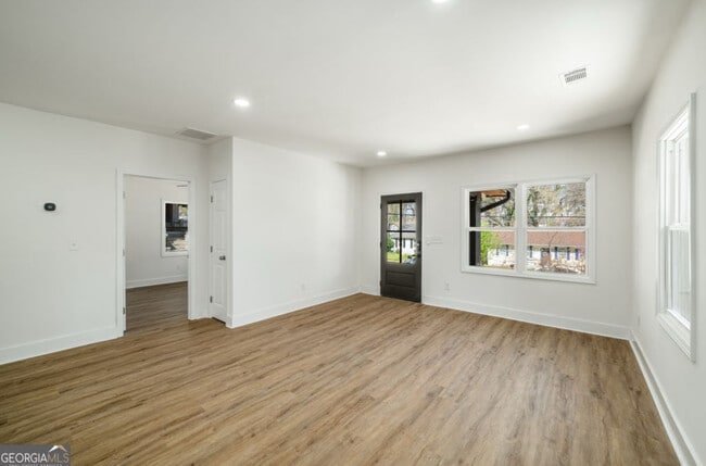 Building Photo - 936 Byron Dr SW