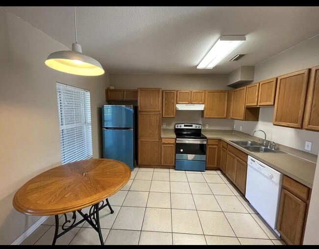 Building Photo - 1255 Charlesworth Dr