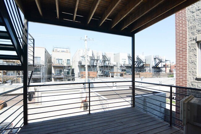 Foto del edificio - 4713 N Albany Ave