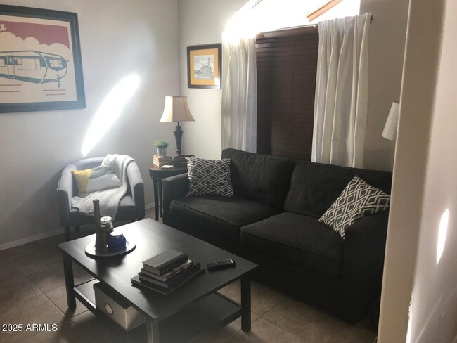 Foto del edificio - 2725 E Mine Creek Rd