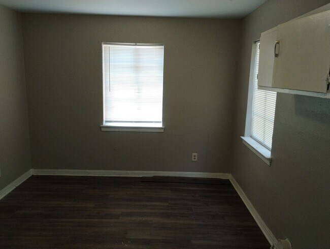 Building Photo - 161-163 Hubbard Dr