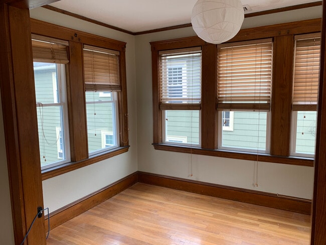 sunroom/office - 14 Appleton Plz