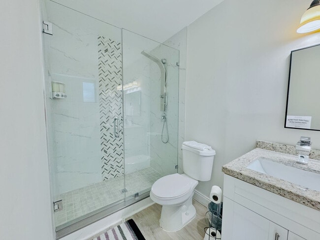 Building Photo - 2841 SW 4th Ct