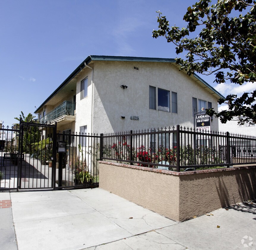 Building Photo - 4375 Ventura Canyon Ave