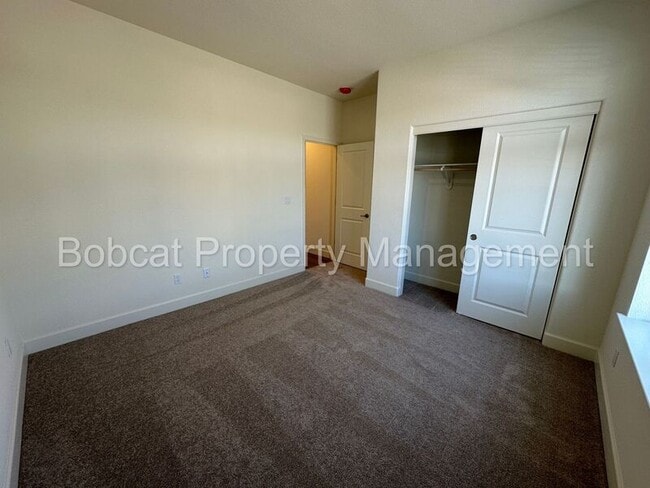 Building Photo - 923 Nelle Dr