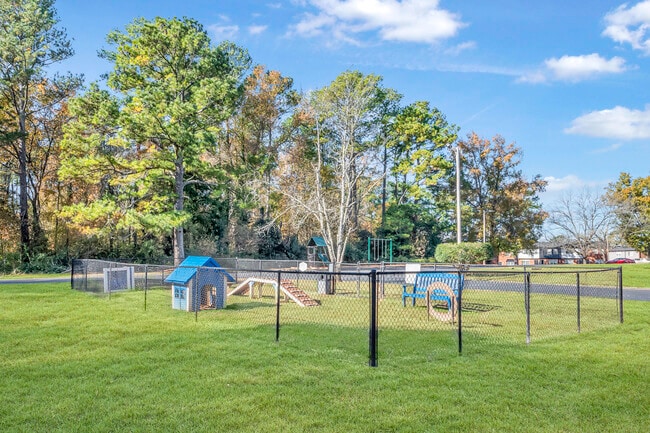 Building Photo - Country Club Apartments