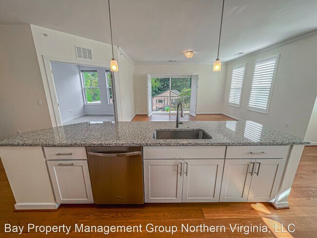 Building Photo - 2 br, 2 bath House - 9430 Silver King Ct #402