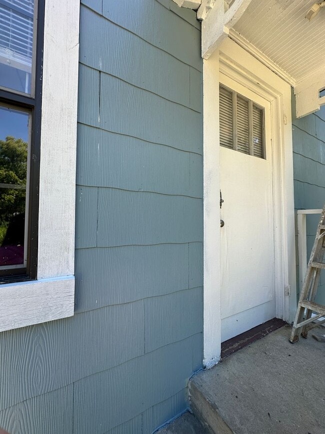 Photo - 1 bedroom, 1 bath in Midtown. Available July 1st! House