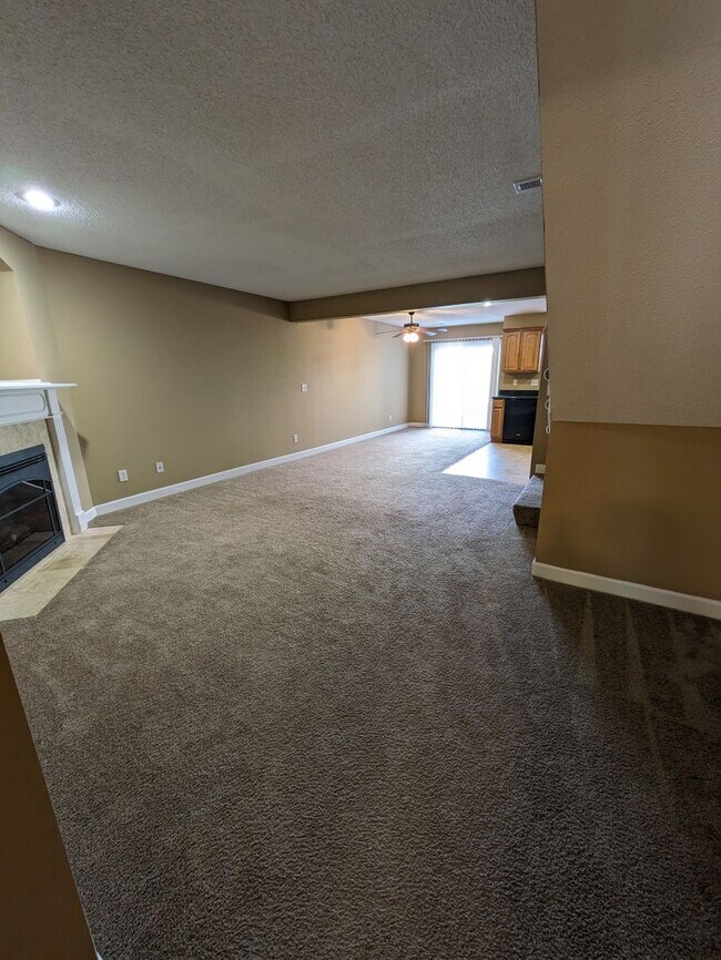 Foto del edificio - 805 SW Imperial Blue Springs, MO 64064