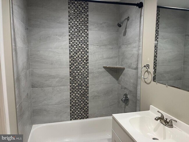 Foto del edificio - 14684 Cloverdale Rd