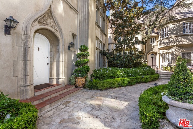 Foto del edificio - 10335 Wilshire Blvd