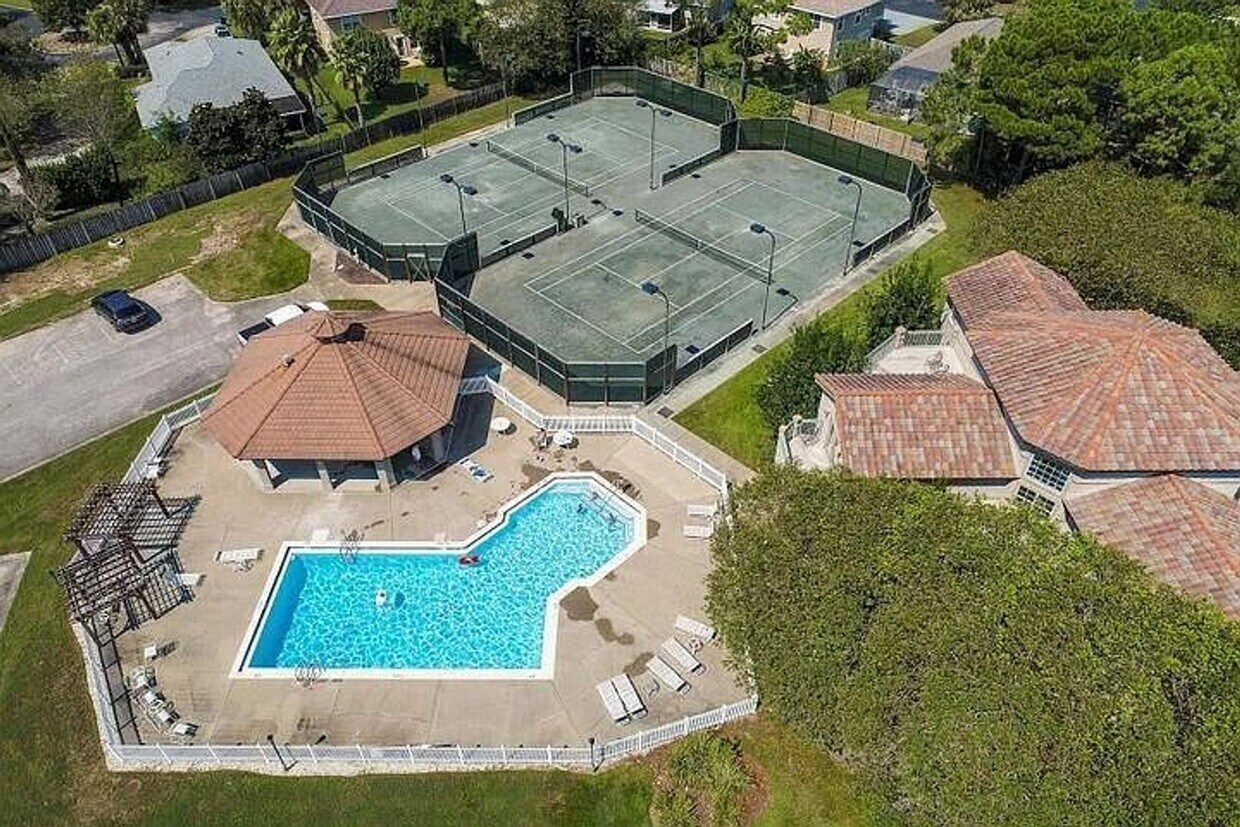 Foto del edificio - New Listing in Miramar Beach