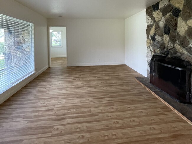 Foto del edificio - 3096 Yellowstone Ln
