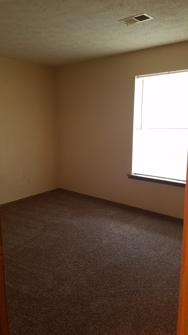 Building Photo - 1 bedroom, unfurnished walk-in condo at Fa...