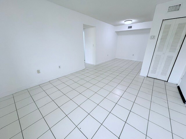 Foto del edificio - 526 NW 114th Ave
