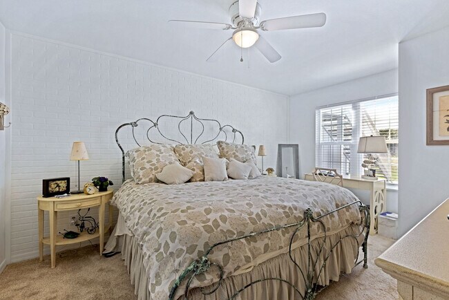 Foto del edificio - 888 Bay Breeze Wy