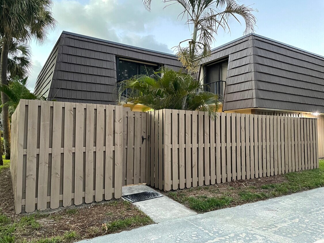 Building Photo - 511 5th Ct