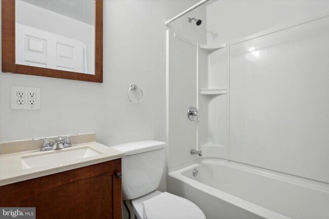 Building Photo - 2143 E Albert St