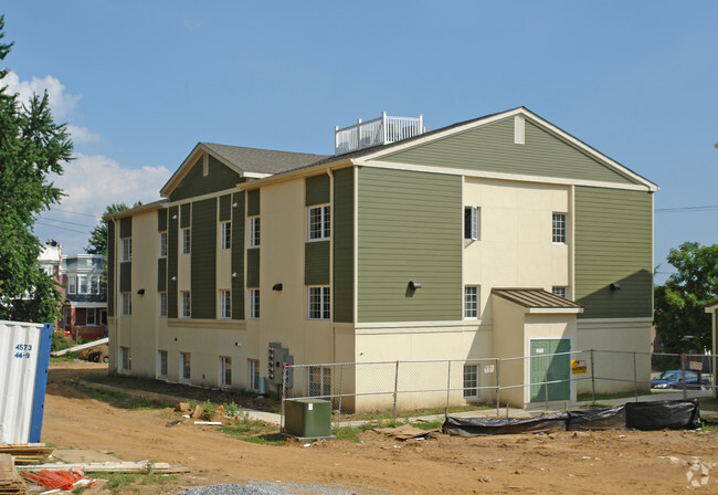 Foto del edificio - Clayton Court Apartments